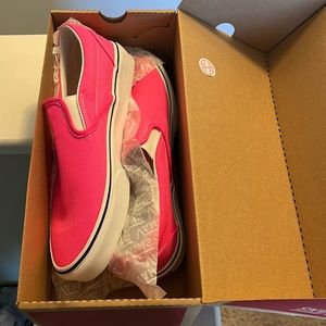 Brand new in Box hot pink vans women’s size 8